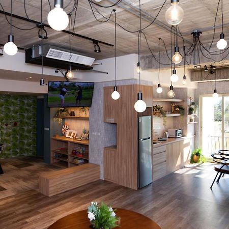 Lovestar Lakeside Hotel - Stars Building Нанвань Екстер'єр фото