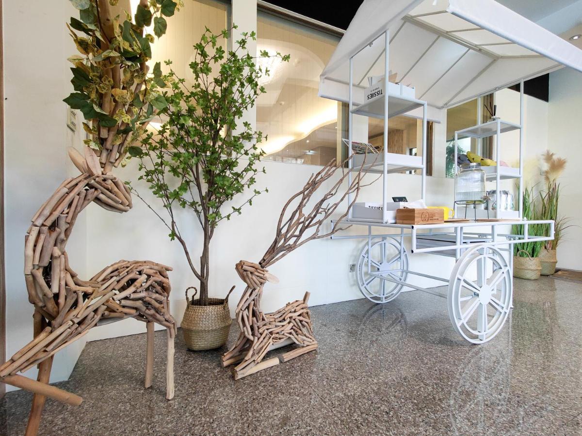 Lovestar Lakeside Hotel - Stars Building Нанвань Екстер'єр фото